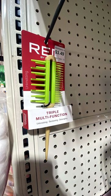 KISS - RED PROFESSIONAL TRIPLE MULTI FUNCTION BRUSH