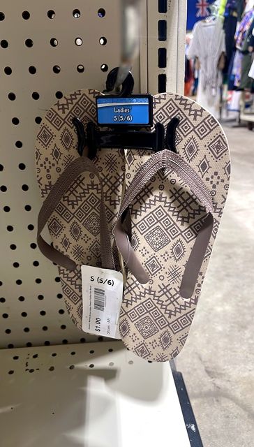Women's Mocha Brown Aztec Pattern Flipflop Size Small