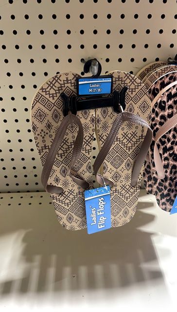 Women's Mocha Brown Aztec Pattern Flipflop Size Medium