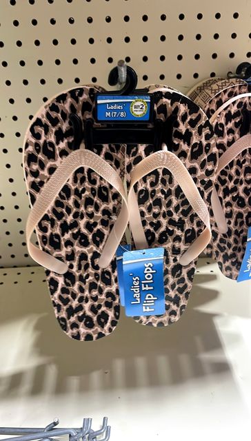 Women's Pale Pink Leopard Print Flipflops Size Medium