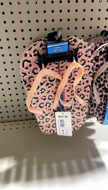 Women's Pink Leopard Print Flipflops Size Medium
