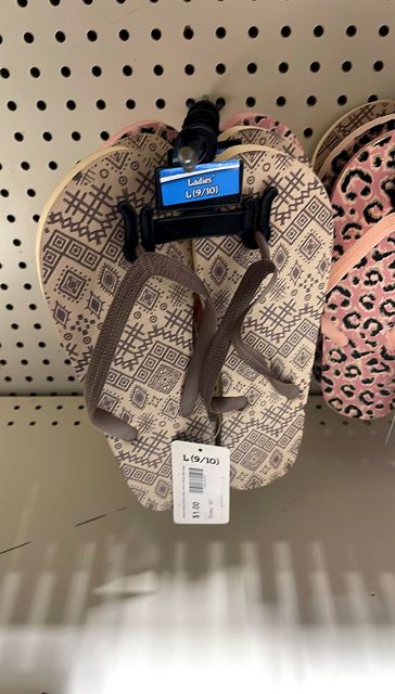 Women's Mocha Brown Aztec Pattern Flipflop Size Large