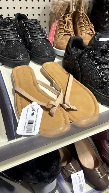 Women's T-Strap Beige Flipflops Size 7