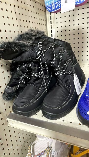 Women's Black Faux Fur Snow Boots Size 9