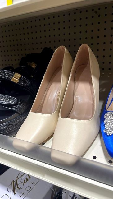 Women's Nude Close Toe Heels Size 7.5
