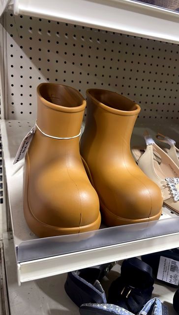 Women's Brown Rubber Boots Size 4