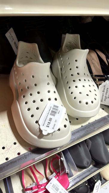 Mens White Croc Style Size 6.5