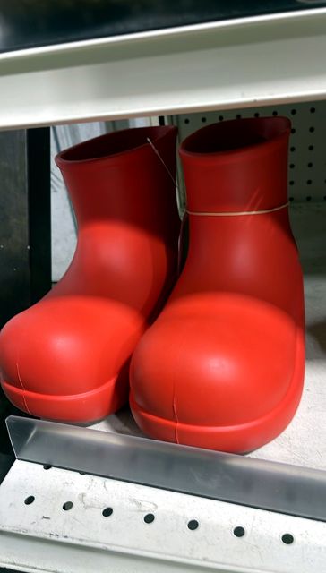 Women's Red Rubber Boots Size 4.5