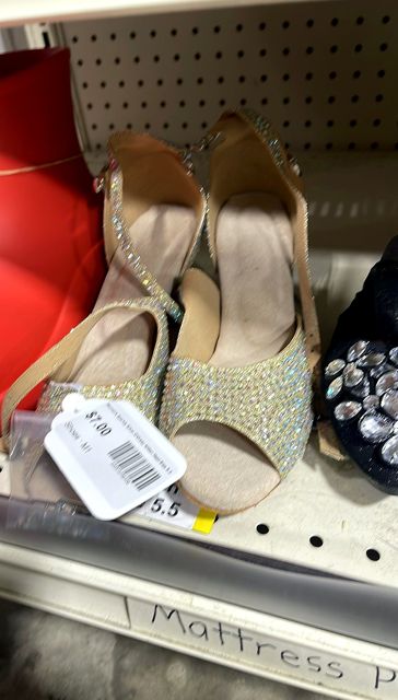 Women's Sparkly Silver D'Orsay Kitten Heel Size 5.5