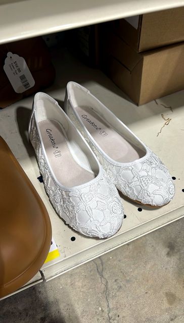 Women White Ballet Flats Size 8