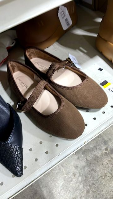 Women's Brown Flats Size 7