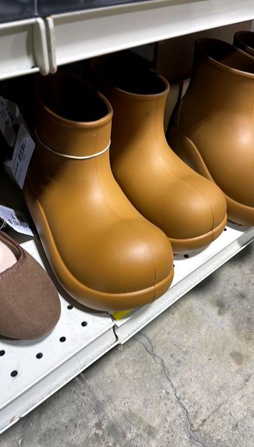 Women's Brown Rubber Boots Size 7.5