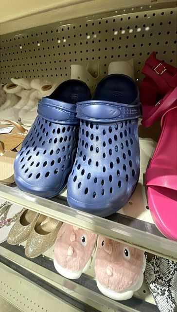 Men's Blue Croc Style Clogs Size 9