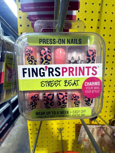 Fing'rs Prints Street Beat Press-On Nails 24 Count #31040 Knotty