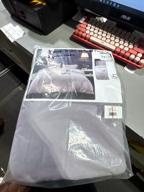 $10 Red Linens/Bedding