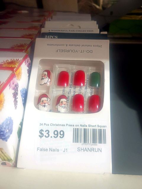 24 Pcs Christmas Press on Nails Short Square Xmas Red Green Fake Nails Press ons Nail Art Tip Glue on Nails SHANRUN Full Cover Artificial Acrylic False Nails Stick on Nails Santa Claus Glossy Design