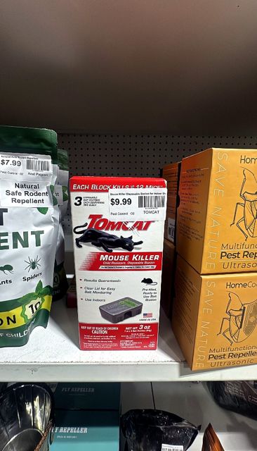 Tomcat Mouse Killer Disposable Station for Indoor Use - Child Resistant  3 Stations with 1 Bait Each