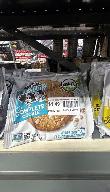 WHITE CHOCOLATY MACADAMIA COOKIE, WHITE CHOCOLATY MACADAMIA