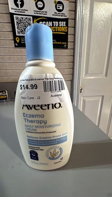 Aveeno Active Naturals Eczema Therapy Moisturizing / LOTION